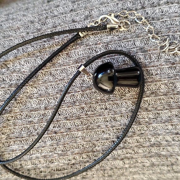 Black Glass mushroom necklace pendant - Picture 1 of 3